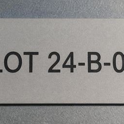 Plaque sablée personnalisée pour traçabilité terrain