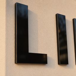 Commerce de proximité : enseigne lettres découpées en devanture