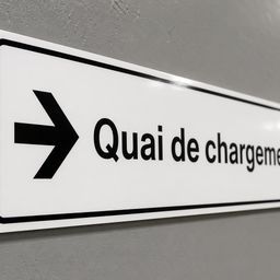 Signalétique d'atelier lisible, remplaçable et conforme