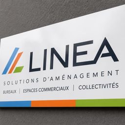 Identité visuelle et enseigne commerciale en extérieur