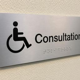 Audit d'accessibilité : maintenir sa signalétique PMR conforme