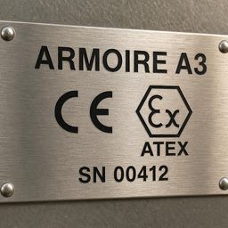 Zones à atmosphères explosibles et milieux corrosifs : conformité gravée sur inox
