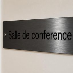 Structurer la signalétique intérieure des locaux associatifs