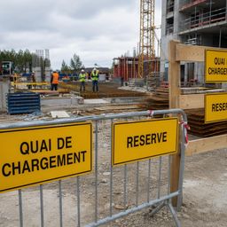 Plaque signalétique chantier : tracer et sécuriser les zones