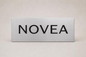 Plaque professionnelle aluminium — Gravure laser / Anodisé brossé / Intérieur & extérieur