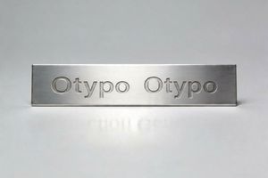 Plaque signalétique toutes matières — Aluminium / Inox / Acrylique / PVC / Gravoply®