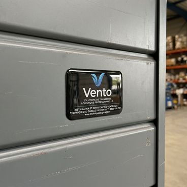 Logo doming sur véhicule et matériel roulant