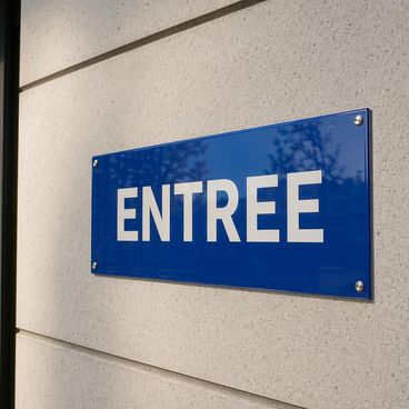 Signalétique extérieure résistante aux UV et intempéries