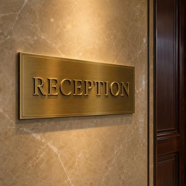 Signalétique prestige pour espaces d'accueil et direction