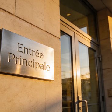 Plaques professionnelles extérieures pour façades et entrées