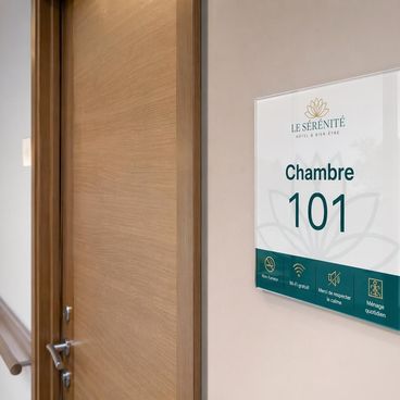 Signalétique intérieure premium pour ERP et tertiaire