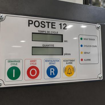 Interfaces et faces avant pour équipements industriels