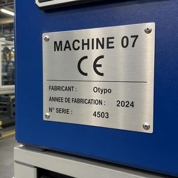 Machines industrielles : marquage CE gravé et responsabilité fabricant