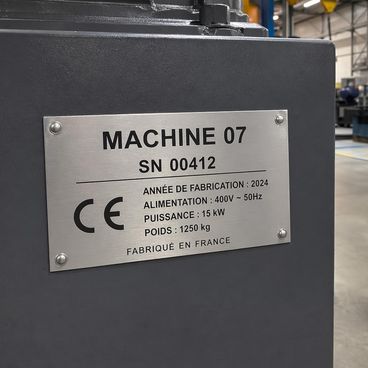 Machines industrielles : la plaque qui engage votre responsabilité