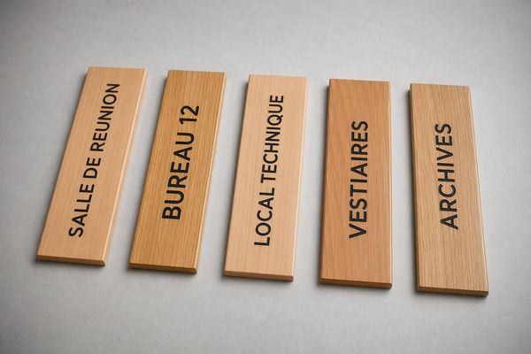 Plaque professionnelle bois