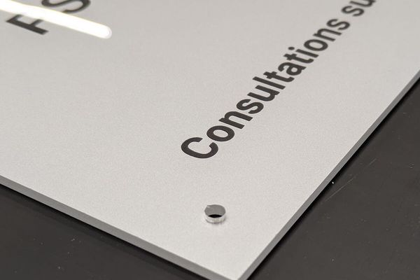 Plaque plexiglas gravée sur mesure