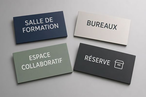 Plaque signalétique association