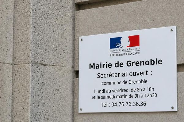 Plaque signalétique mairie